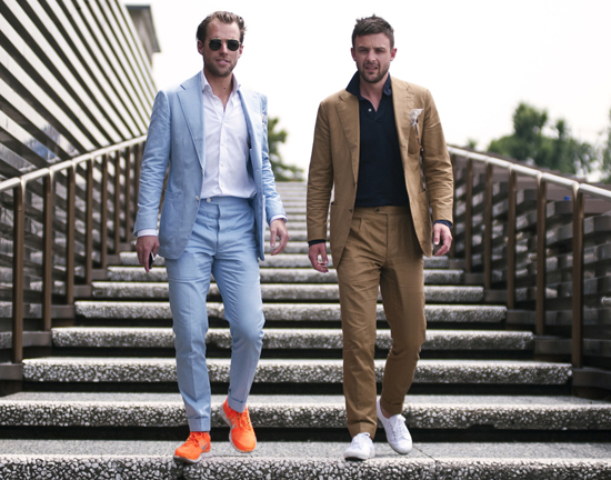how-to-wear-sneakers-with-suit-men-5
